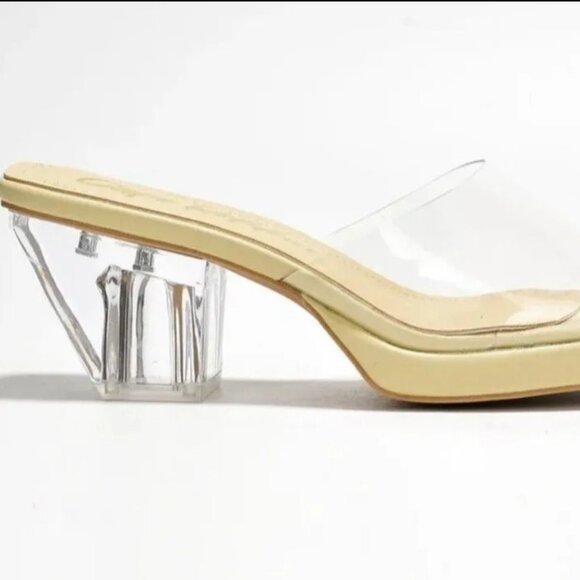 Dione Heel Beige Cape Robbin NWT - Picture 2 of 2